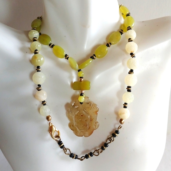 VINTAGE HAND CARVED JADE FOO DOGS CARVED STONES  NECKLACE  19-22" LONG - Picture 5 of 10